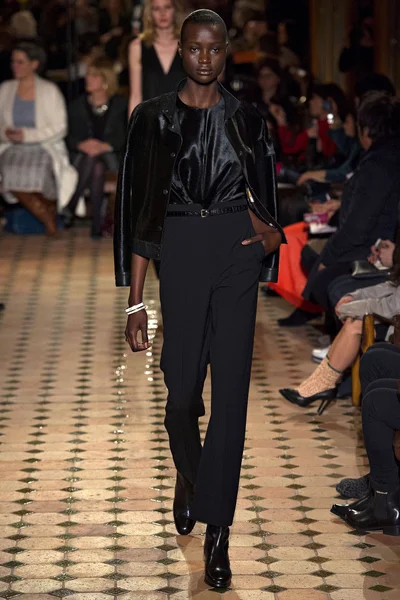 Look 25